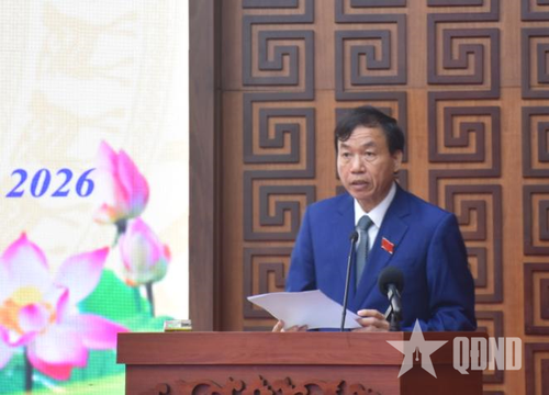 Đồng chí Lê Văn Lương, Phó bí thư Tỉnh ủy, Chủ tịch UBND tỉnh phát biểu tại kỳ họp.