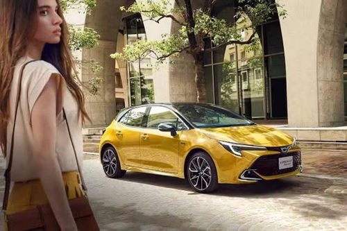 Trong bối cảnh thế hệ Corolla thứ 12 gần như không thay đổi về thiết kế kể từ khi ra mắt vào năm 2018, màu sơn mới được xem là cách để Toyota mang đến diện mạo mới mẻ hơn cho mẫu hatchback cỡ C.