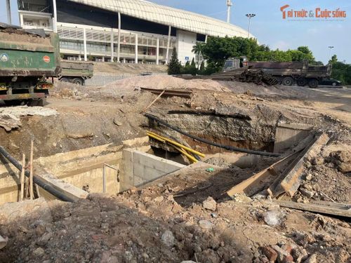 Đến giữa tháng 7, nhiều vị trí trên công trường vẫn ngổn ngang, các hạng mục tiếp tục được triển khai.
