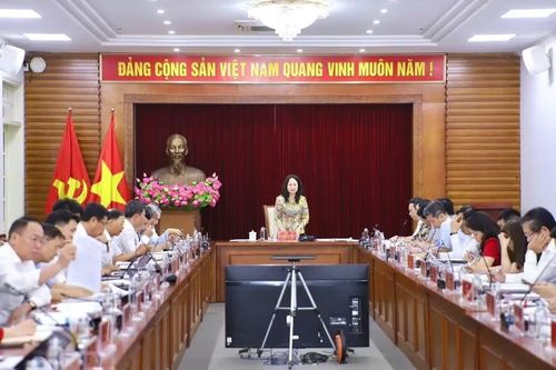 Toàn cảnh buổi làm việc, nghe báo cáo về kịch bản phát triển công nghiệp văn hóa gắn với mục tiêu tăng trưởng 2 con số - Ảnh: Bộ VH,TT&DL.
