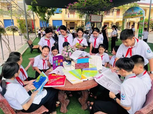 Giáo dục bảo vệ môi trường được đưa vào kế hoạch giáo dục hằng năm, tích hợp trong nhiều môn học và hoạt động trải nghiệm.