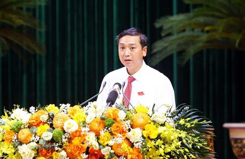 Chủ tịch HĐND tỉnh Bắc Ninh Nguyễn Việt Oanh phát biểu khai mạc kỳ họp.