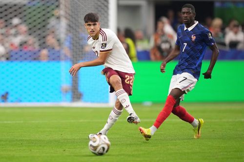 Pau Cubarsi của Tây Ban Nha và Ousmane Dembele của Pháp.