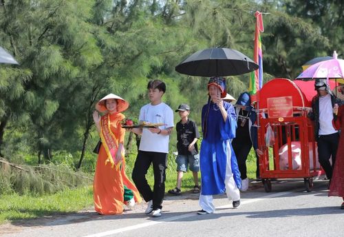 Để có một “Ông Voi” khỏe mạnh, đẹp mã, các gia đình phải lựa chọn con giống kỹ lưỡng, chuẩn bị chuồng trại sạch sẽ và chăm sóc cẩn thận trong nhiều tháng.
