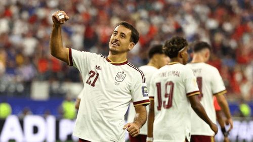 Oyarzabal đá phạt đền thành công, mở tỷ số cho Tây Ban Nha trong trận bán kết World Cup 2026. Ảnh: Reuters