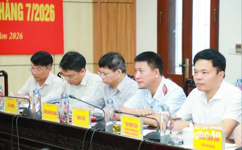 Lãnh đạo các sở, ngành tại phiên tiếp công dân. Ảnh: Thành Duy