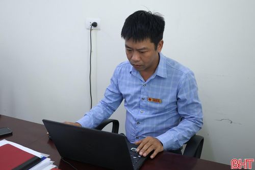 Anh Phạm Đức Hiệp - công chức Phòng Văn hóa - Xã hội, UBND xã Hà Linh không được đào tạo chuyên ngành công nghệ thông tin để phụ trách lĩnh vực chuyển đổi số nên khó khăn trong thực hiện nhiệm vụ.
