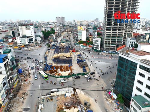 Nhà thầu đang đẩy nhanh tiến độ cầu vượt tại nút giao Vành đai 1 - Láng Hạ - Giảng Võ.