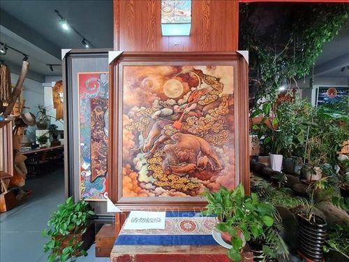 Tác phẩm tranh điêu khắc da Khorchin với hiệu ứng bán phù điêu, tái hiện hình sinh động đặc trưng của địa phương.