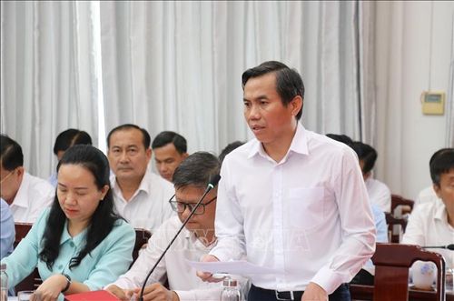 Ông Lê Công Đỉnh, Bí thư Đảng ủy phường Long An, trao đổi về công tác tiếp công dân và giải pháp tập trung xử lý dứt điểm các vụ việc tồn đọng, kéo dài trên địa bàn.