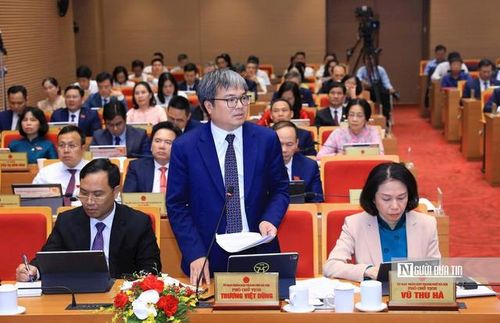 Phó Chủ tịch UBND thành phố Trương Việt Dũng đã giải trình nhiều nội dung liên quan đến công tác thoát nước, chống úng ngập (Ảnh: Quang Thái).