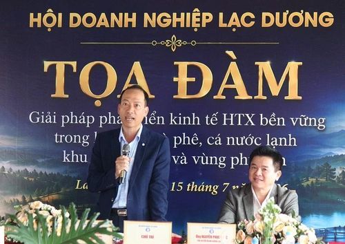 Ông Sử Thanh Hoài - nguyên Bí thư Huyện ủy Lạc Dương, Cố vấn Hội Doanh nghiệp Lạc Dương, phát biểu đề dẫn.