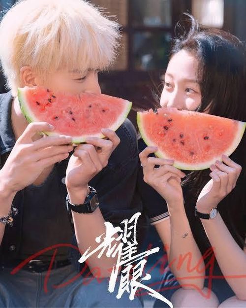 Quan Hiểu Đồng và Lý Quân Nhuệ tái xuất với Diệu Nhãn. Ảnh: Weibo