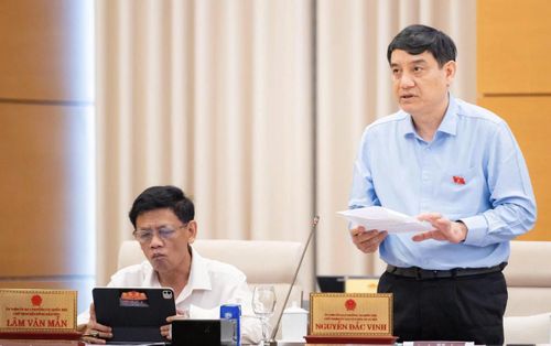 Chủ nhiệm Ủy ban Văn hóa và Giáo dục Nguyễn Đắc Vinh.