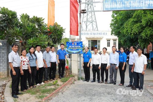 Khánh thành công trình thanh niên thắp sáng phố phường.