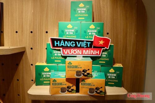 Các cơ sở sản xuất kinh doanh được ngành Công Thương hỗ trợ hoàn thiện hạ tầng số, duy trì hệ thống bảo chứng chất lượng cho những thương hiệu chủ lực. Ảnh: Thành Đô