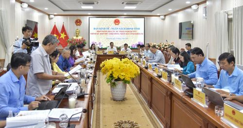 Quang cảnh cuộc họp.