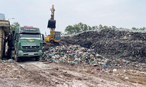  Xã Hiệp Hòa tổ chức xử lý rác thải sinh hoạt tồn lưu lâu năm. 