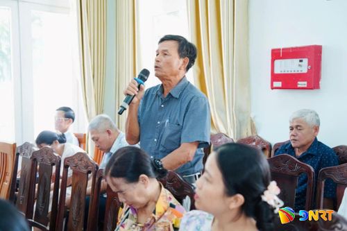 Người dân phường Hải Vân đóng góp các ý kiến về vấn đề dân sinh để chính quyền quan tâm, giải quyết. Ảnh N.P
