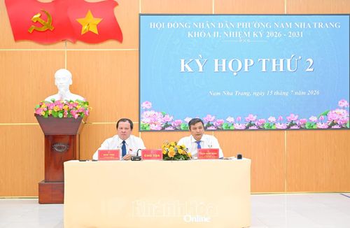 Thường trực HĐND phường điều hành kỳ họp.