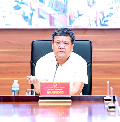 Bí thư Tỉnh ủy Trần Phong chủ trì buổi tiếp công dân.