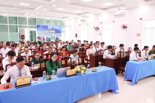 Các đại biểu tham dự kỳ họp.