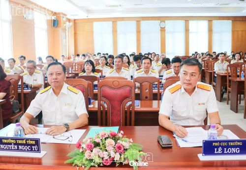 Lãnh đạo Cục Thuế và Thuế tỉnh Khánh Hòa tham dự hội nghị.