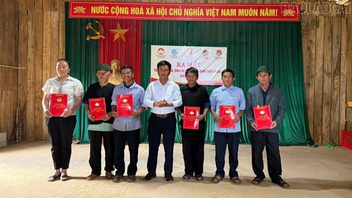 Xã Púng Luông ra mắt các dòng họ không ma túy.