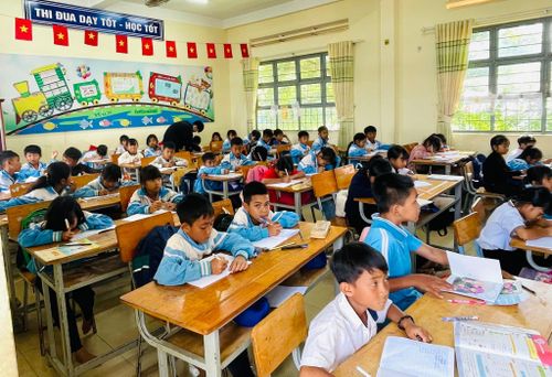 Lớp học hè tại xã Đơn Dương có đông học sinh tham gia