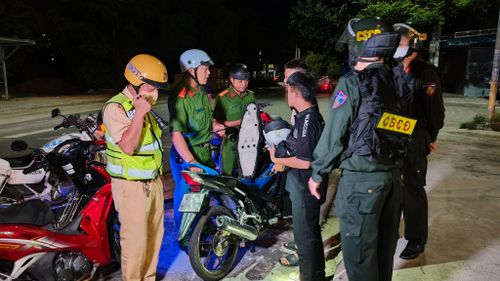Lực lượng công an tuần tra giữ vững an ninh, trật tự vào ban đêm