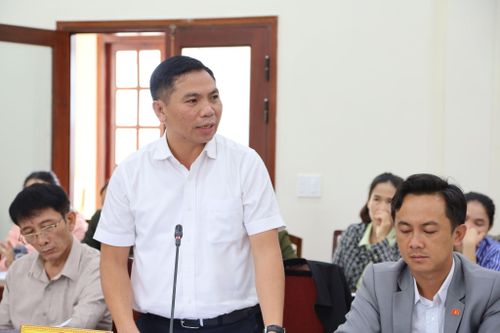 Đại diện Sở Văn hóa, Thể thao và Du lịch trao đổi tại cuộc họp