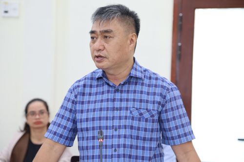 Đại diện Sở Tư pháp báo cáo kết quả công tác tổng rà soát hệ thống VBQPPL trên địa bàn tỉnh