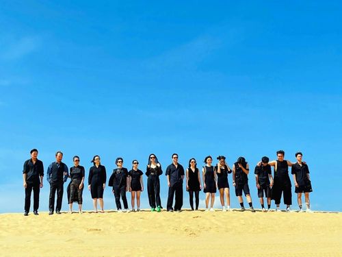 Một đoàn làm phim chọn Đồi Trinh Nữ để thực hiện bối cảnh