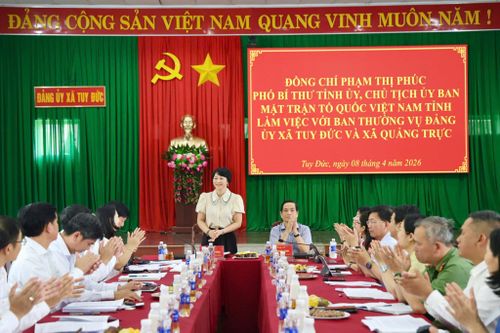 Phó Bí thư Tỉnh ủy, Chủ tịch Ủy ban MTTQ Việt Nam tỉnh Lâm Đồng Phạm Thị Phúc làm việc với Ban Thường vụ Đảng ủy xã Tuy Đức và Quảng Trực
