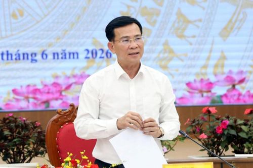 Ủy viên Ban Chấp hành Trung ương Đảng, Phó Bí thư Tỉnh ủy, Chủ tịch UBND tỉnh Hồ Văn Mười nhắc nhở thời gian không còn nhiều để nỗ lực với mục tiêu tăng trưởng “2 con số” (Ảnh tư liệu)