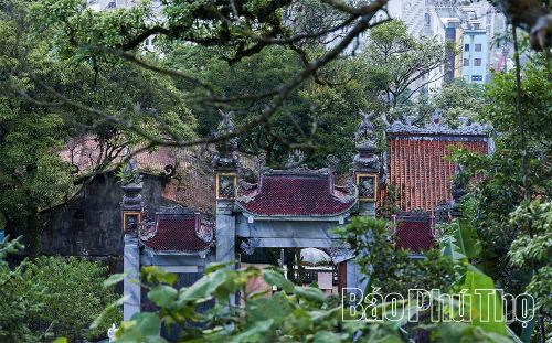 Đền Mẫu mang đậm nét uy nghiêm, cổ kính.