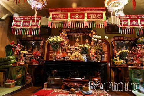 Đền Mẫu thờ Bà Chúa Thượng Ngàn, hay còn gọi là đền Mẫu Thượng Tam Đảo.