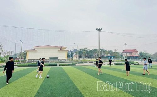 Sân bóng đá xã Liên Châu trở thành điểm luyện tập thể thao quen thuộc, đáp ứng nhu cầu rèn luyện sức khỏe của người dân.