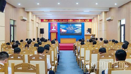 Toàn cảnh hội nghị.