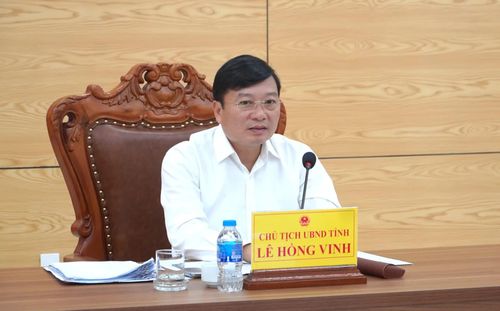Đồng chí Lê Hồng Vinh, Phó Bí thư Tỉnh ủy, Chủ tịch UBND tỉnh trả lời, làm rõ các kiến nghị, phản ánh của công dân - Ảnh: T.Đ