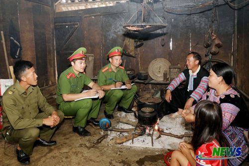 Công an xã Vân Hồ tuyên truyền đảm bảo ANTT ở cơ sở.