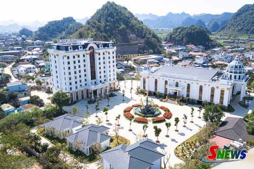 Thảo Nguyên Hotel & Resort tại phường Thảo Nguyên.