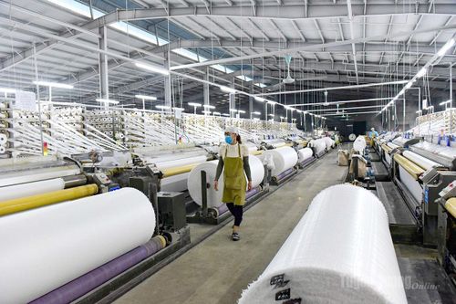 Công ty Hồng Phát (Khu công nghiệp Long Bình An ) sản xuất giấy xuất khẩu.