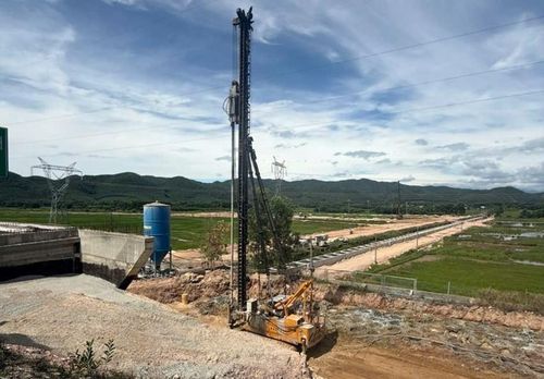  Khu vực nút giao đang ngưng thi công, chờ phương án phê duyệt từ Bộ Xây dựng