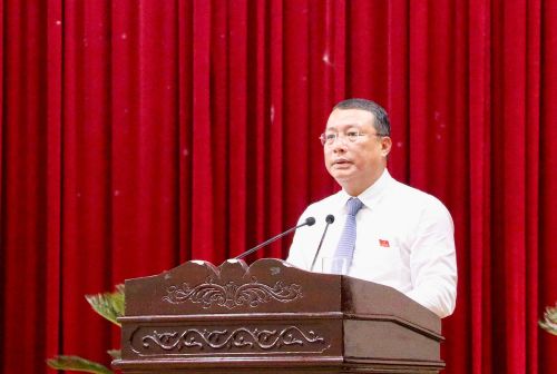 Giám đốc Sở Xây dựng Phạm Hồng Quang trả lời chất vấn