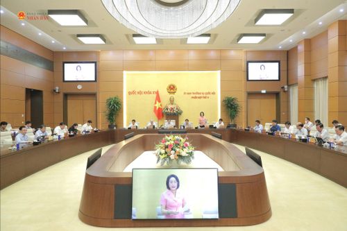 Quang cảnh phiên họp