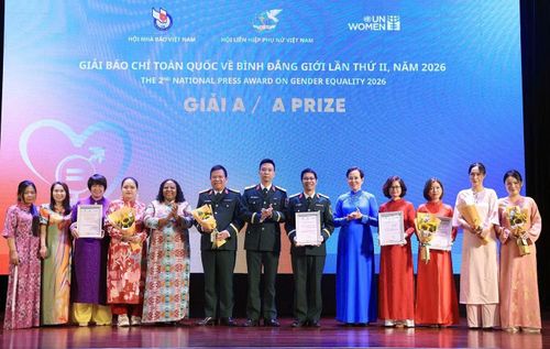 Ban Tổ chức trao giải Nhất cho các nhóm tác giả.