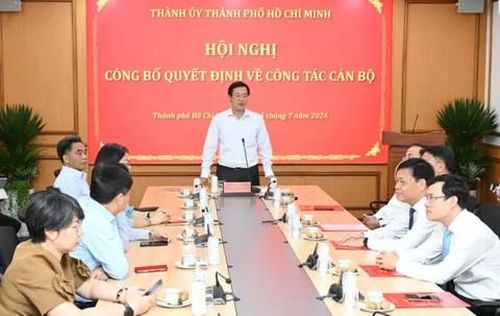 Phó Bí thư Thường trực Thành ủy TPHCM Lê Quốc Phong phát biểu