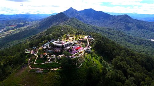 Đây là hoạt động du lịch đặc biệt do Công ty Fly Dalat phối hợp Công ty Du lịch Lâm Đồng (Dalattourist) triển khai.
