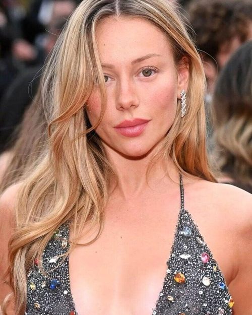 Ở tuổi 26, Ester Expósito là một trong những ngôi sao Tây Ban Nha có lượng người theo dõi lớn nhất trên Instagram với hơn 24 triệu followers.